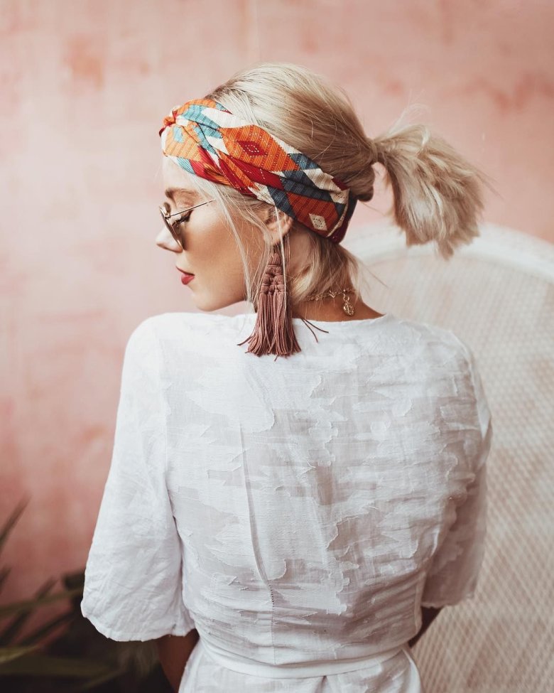 Зачіски з хусткою