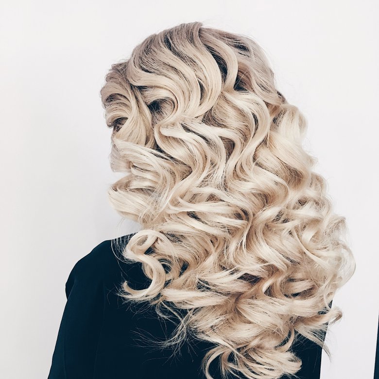 Голлівудська хвиля на коротке волосся.