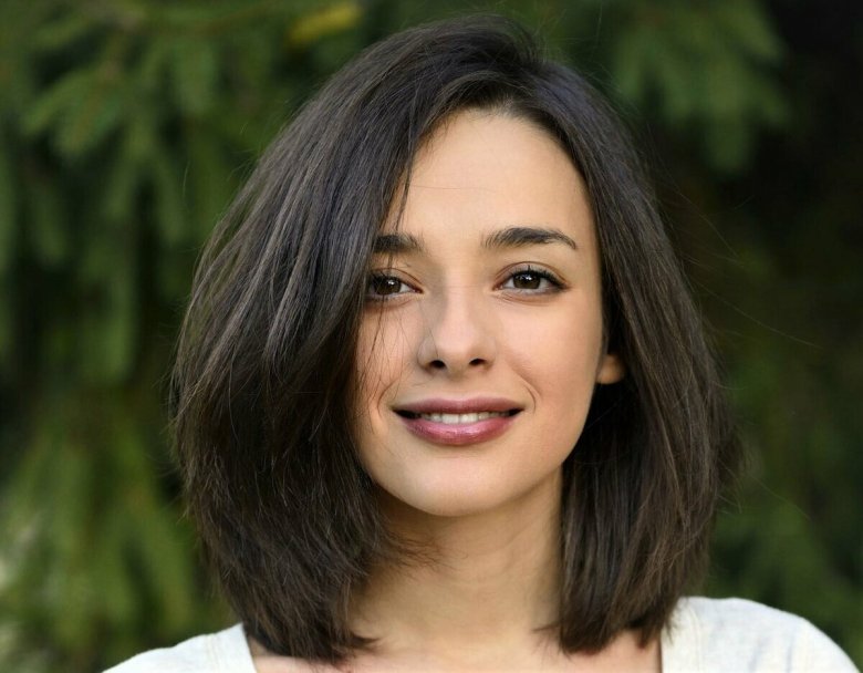 Подовжене каре Енн Хетеуей