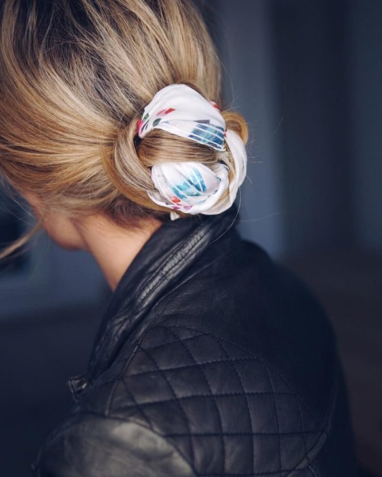 Гулька з хусткою