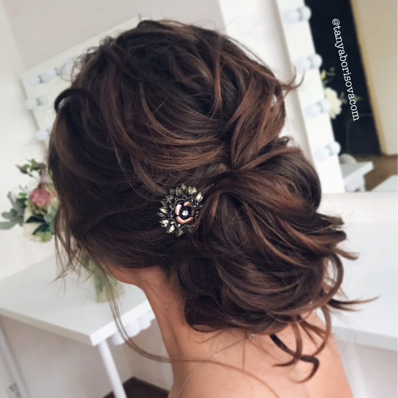 Зачіска messy bun