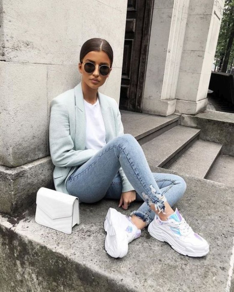 Джинси з босоніжками на платформі