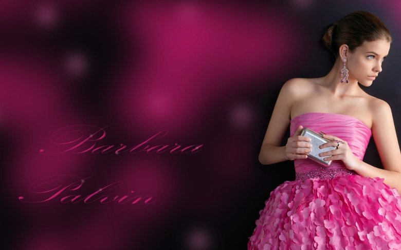 Дівчина в бузковій сукні