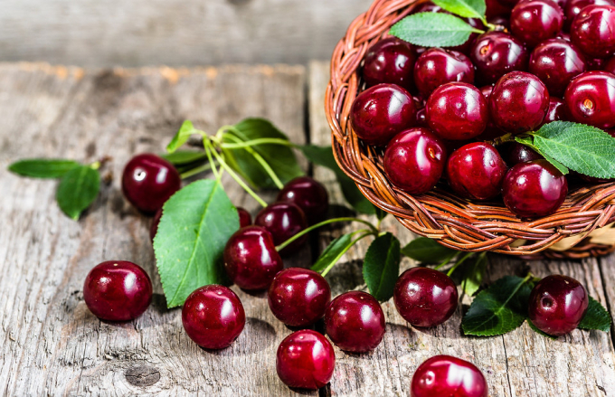 Лови момент: 7 корисних літніх ягід