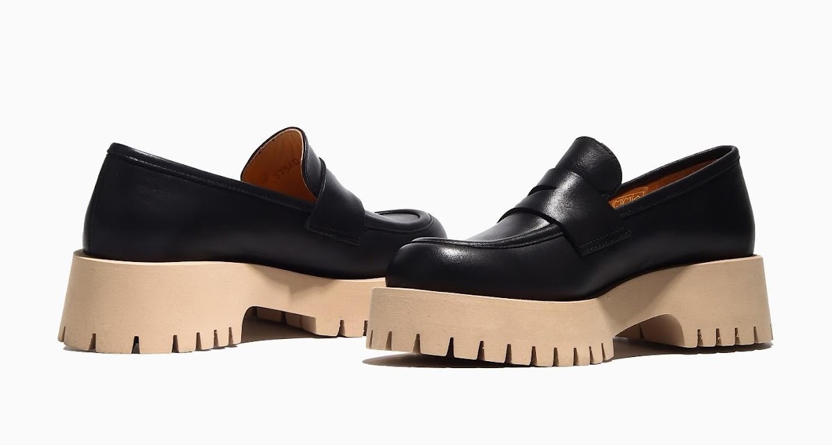 Жіноче взуття