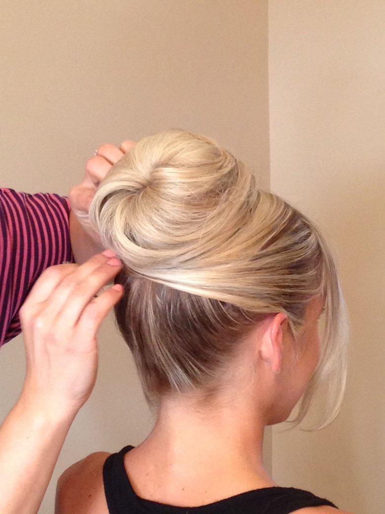 Гарний пучок з бубликом