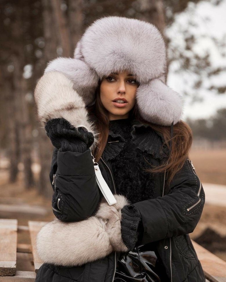 Зимова шапка з хутром