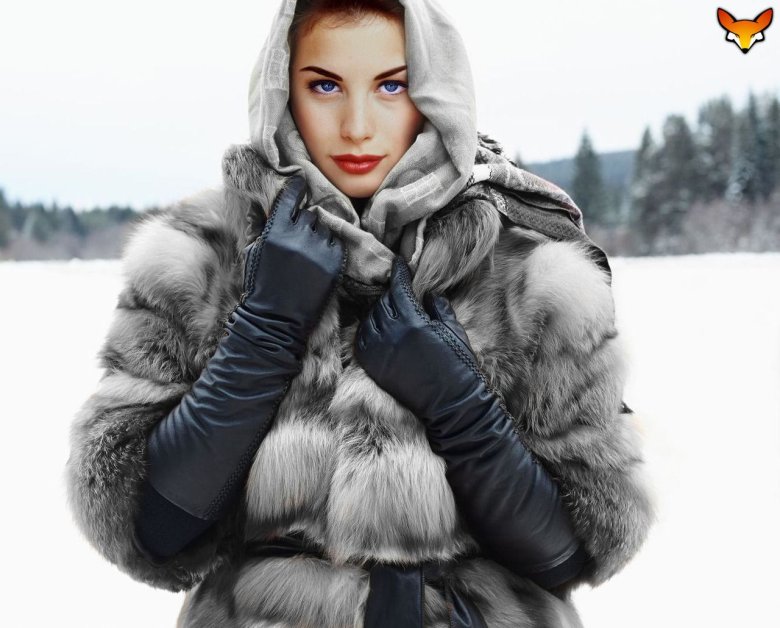 Дівчина в рукавички взимку