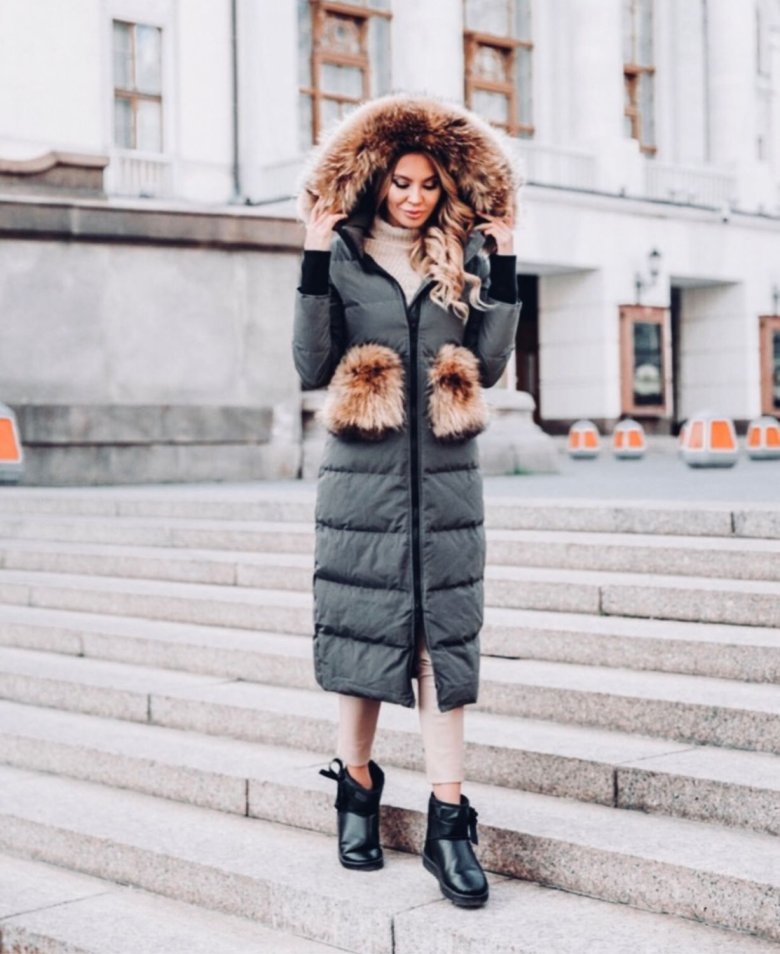 Пуховик з хутром жіночий
