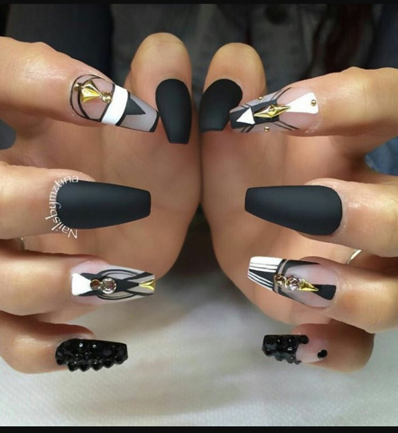Чорні нігті пазурі