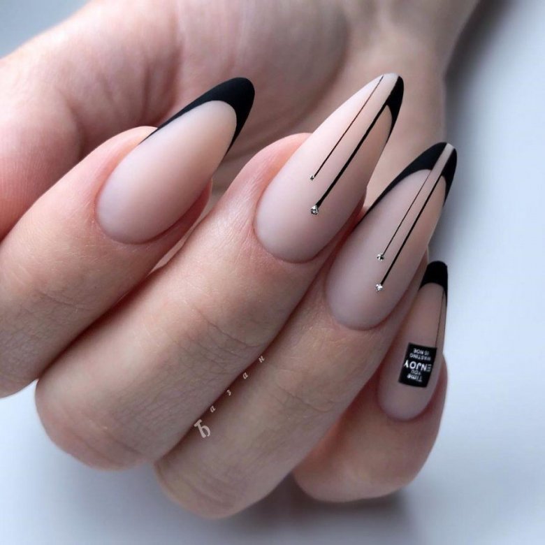 Френч чорний на довгих нігтях