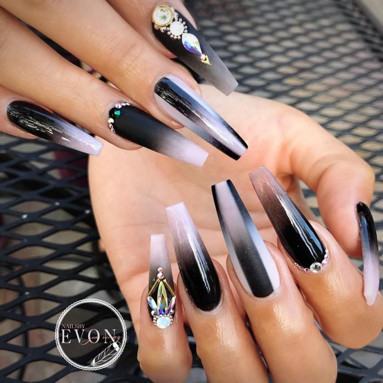 Чорно золоті нігті