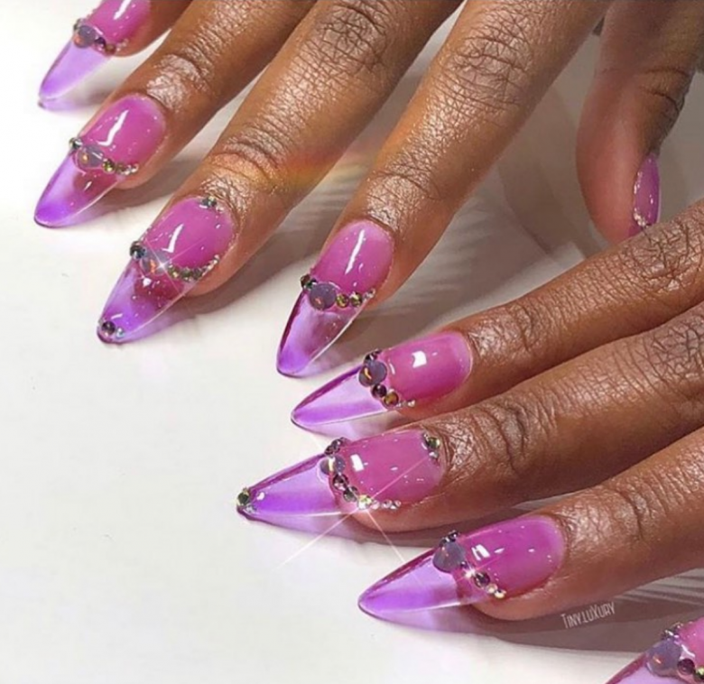 Вітражне нарощування нігтів