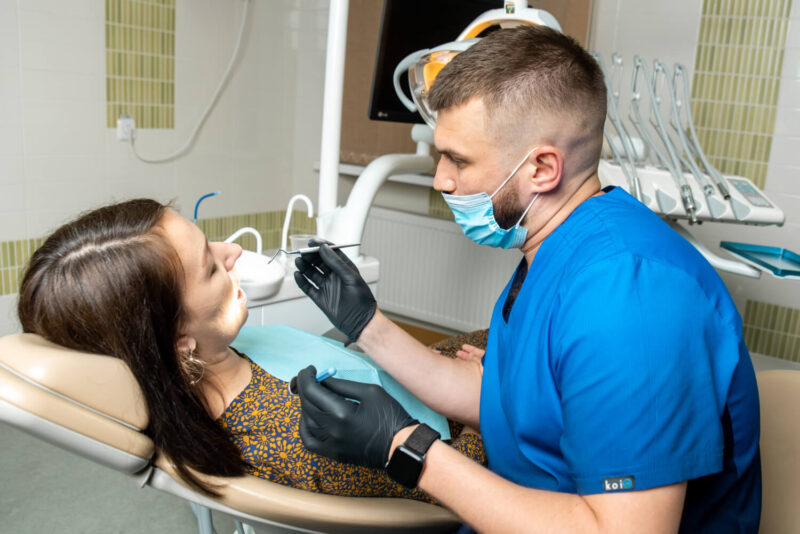 Лікування зубів під мікроскопом
