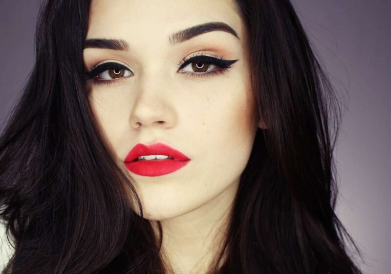 Яскравий макіяж