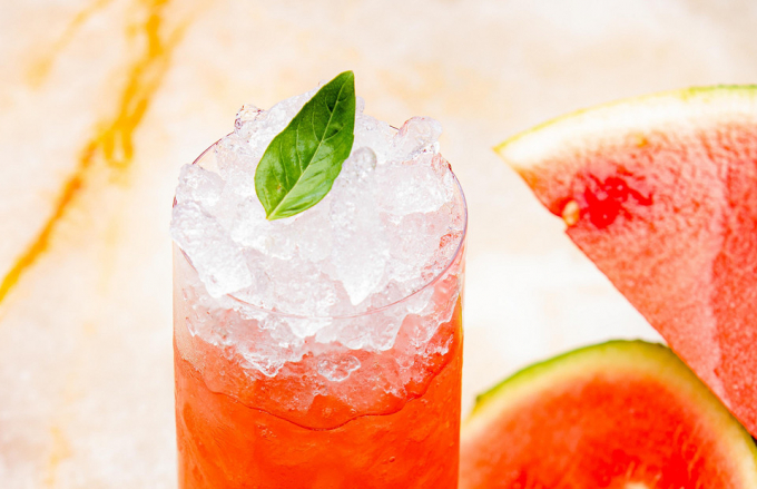 Не тільки вода з лимоном: 10 рецептів детокс-напоїв для схуднення