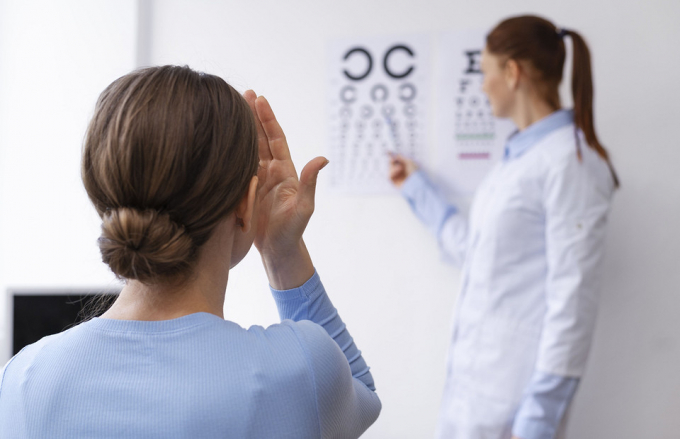 Короткозорість: як покращити зір без окулярів та операції