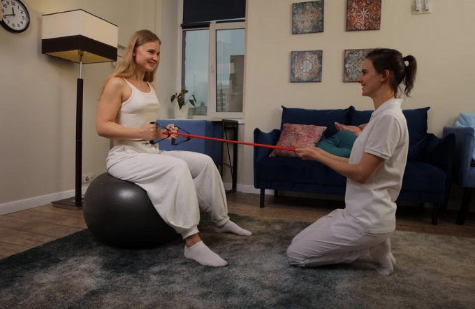 Біль у спині: чому не допомагають популярні методи лікування та що реально робити