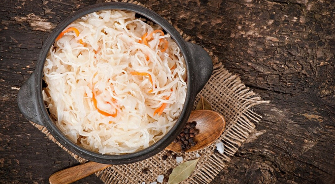 Користь квашеної капусти і кому її їсти не можна