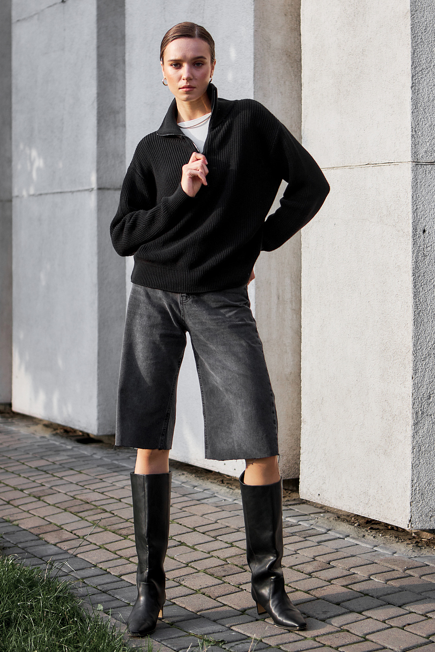 Женский черный свитер