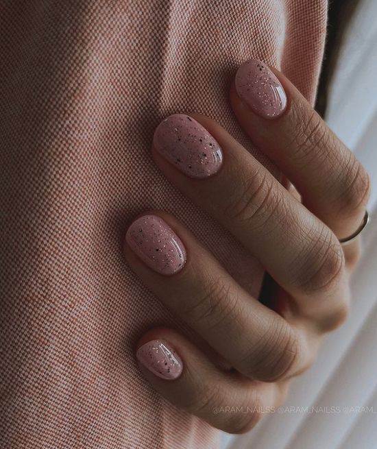 Модна форма нігтів 2024: популярний дизайн, фото