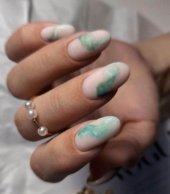 Модна форма нігтів 2024: популярний дизайн, фото