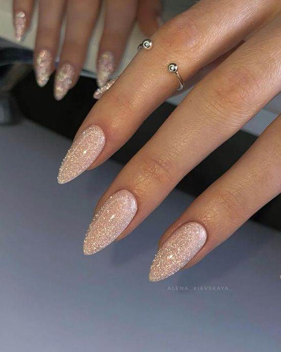 Модна форма нігтів 2024: популярний дизайн, фото