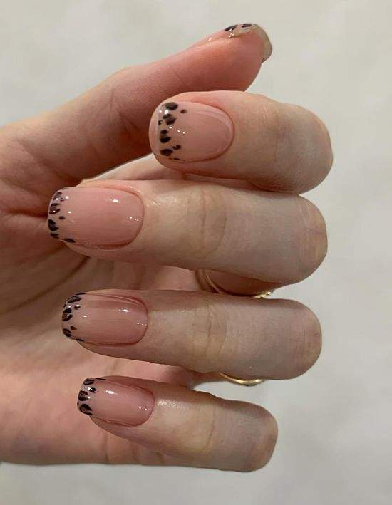 Весняний манікюр на короткі нігті: фото, красивий дизайн.