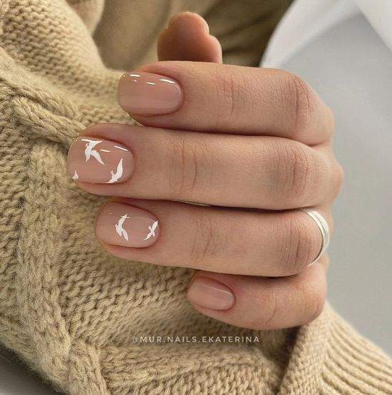 Весняний манікюр на короткі нігті: фото, красивий дизайн.