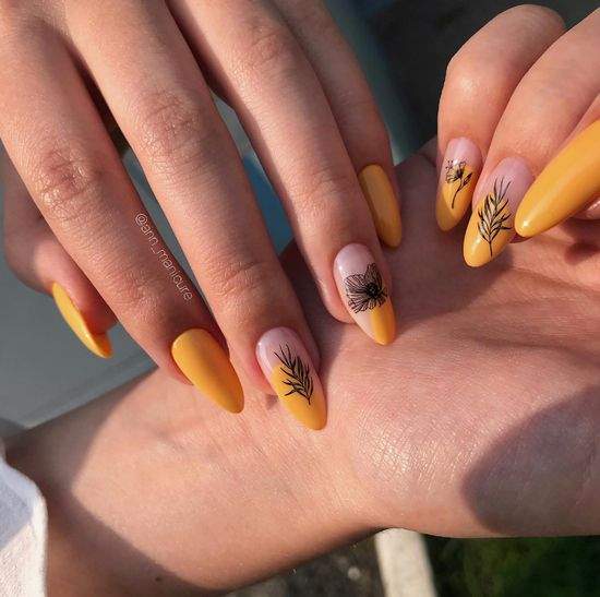 Весняний манікюр із квітами: актуальний дизайн