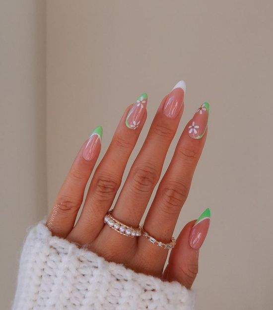 Весняний манікюр із квітами: актуальний дизайн