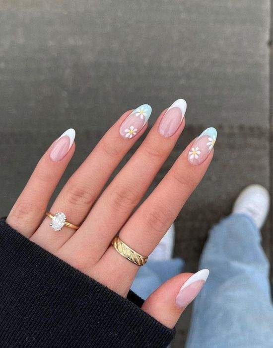 Весняний манікюр із квітами: актуальний дизайн