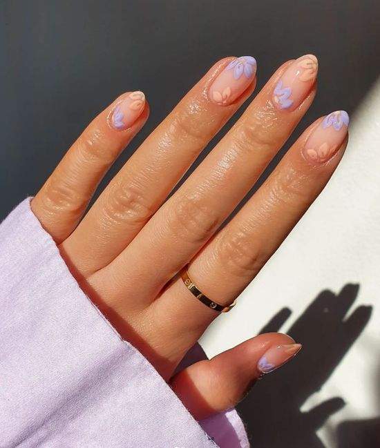 Весняний манікюр із квітами: актуальний дизайн