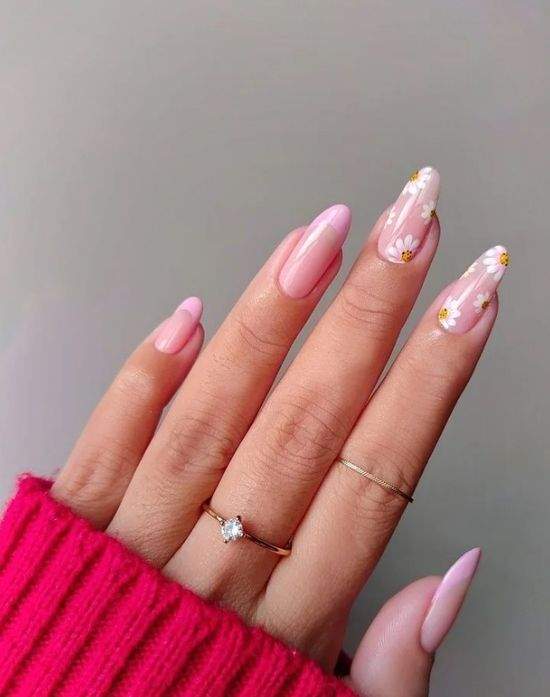 Весняний манікюр із квітами: актуальний дизайн