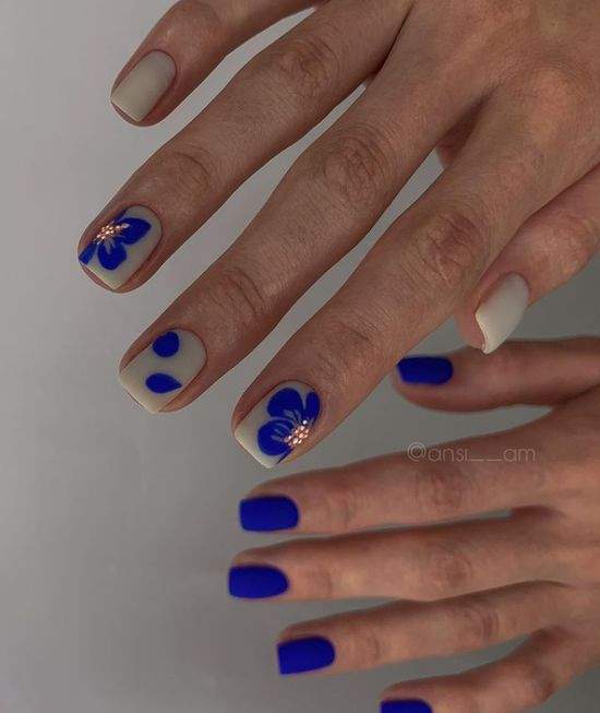 Весняний манікюр із квітами: актуальний дизайн