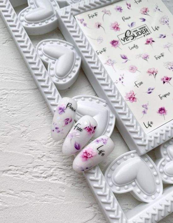 Весняний манікюр із квітами: актуальний дизайн