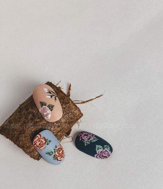 Весняний манікюр із квітами: актуальний дизайн