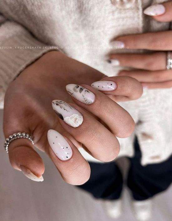 Весняний манікюр із квітами: актуальний дизайн