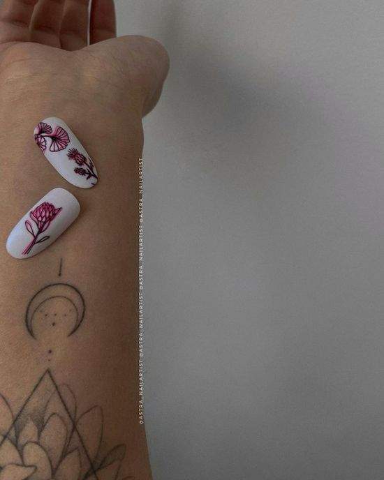 Весняний манікюр із квітами: актуальний дизайн