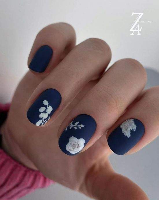 Весняний манікюр із квітами: актуальний дизайн