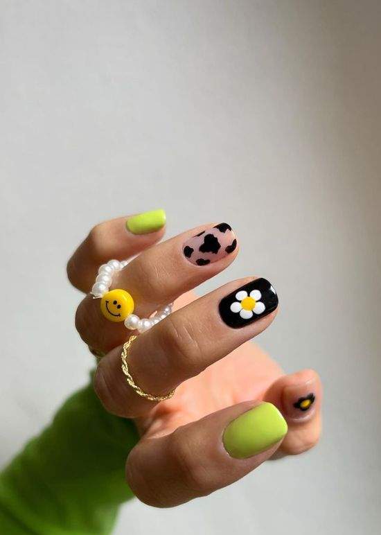 Весняний манікюр із квітами: актуальний дизайн