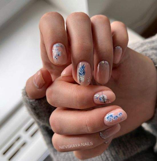 Весняний манікюр із квітами: актуальний дизайн