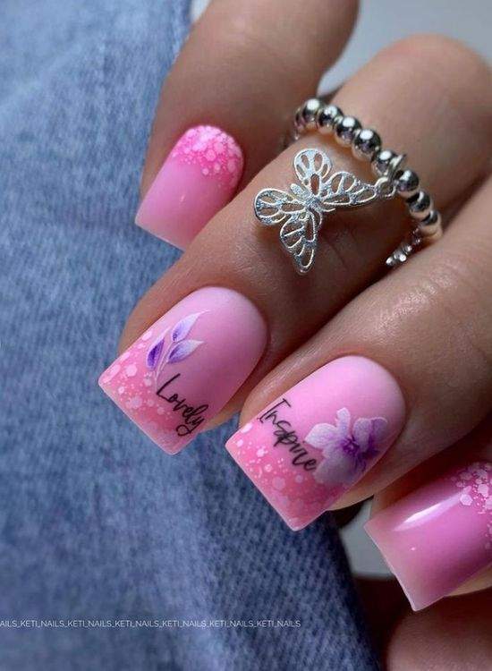 Весняний манікюр із квітами: актуальний дизайн