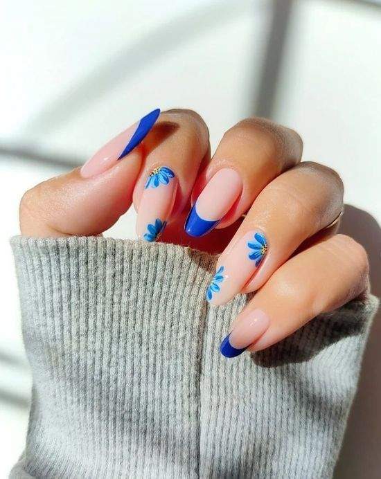 Весняний манікюр із квітами: актуальний дизайн