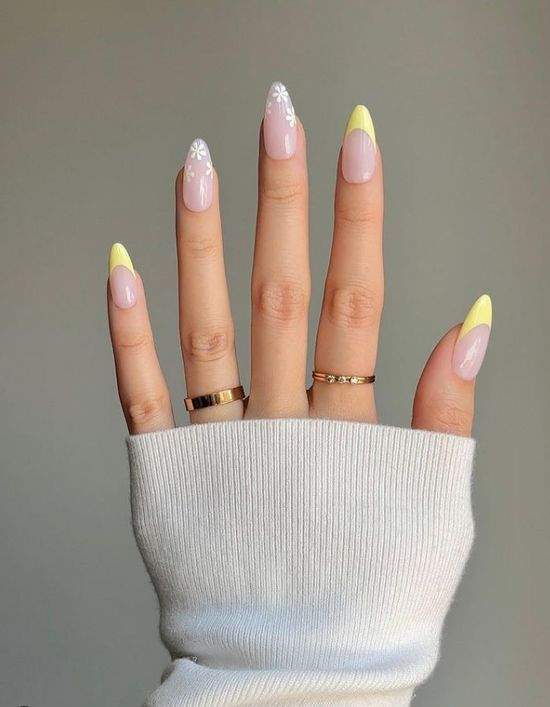 Весняний манікюр із квітами: актуальний дизайн