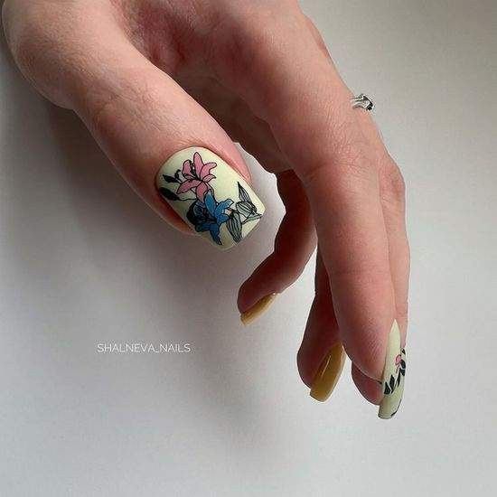 Весняний манікюр із квітами: актуальний дизайн