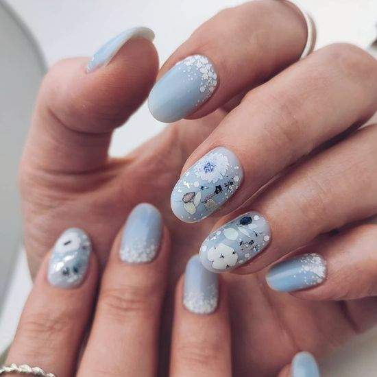 Весняний манікюр із квітами: актуальний дизайн