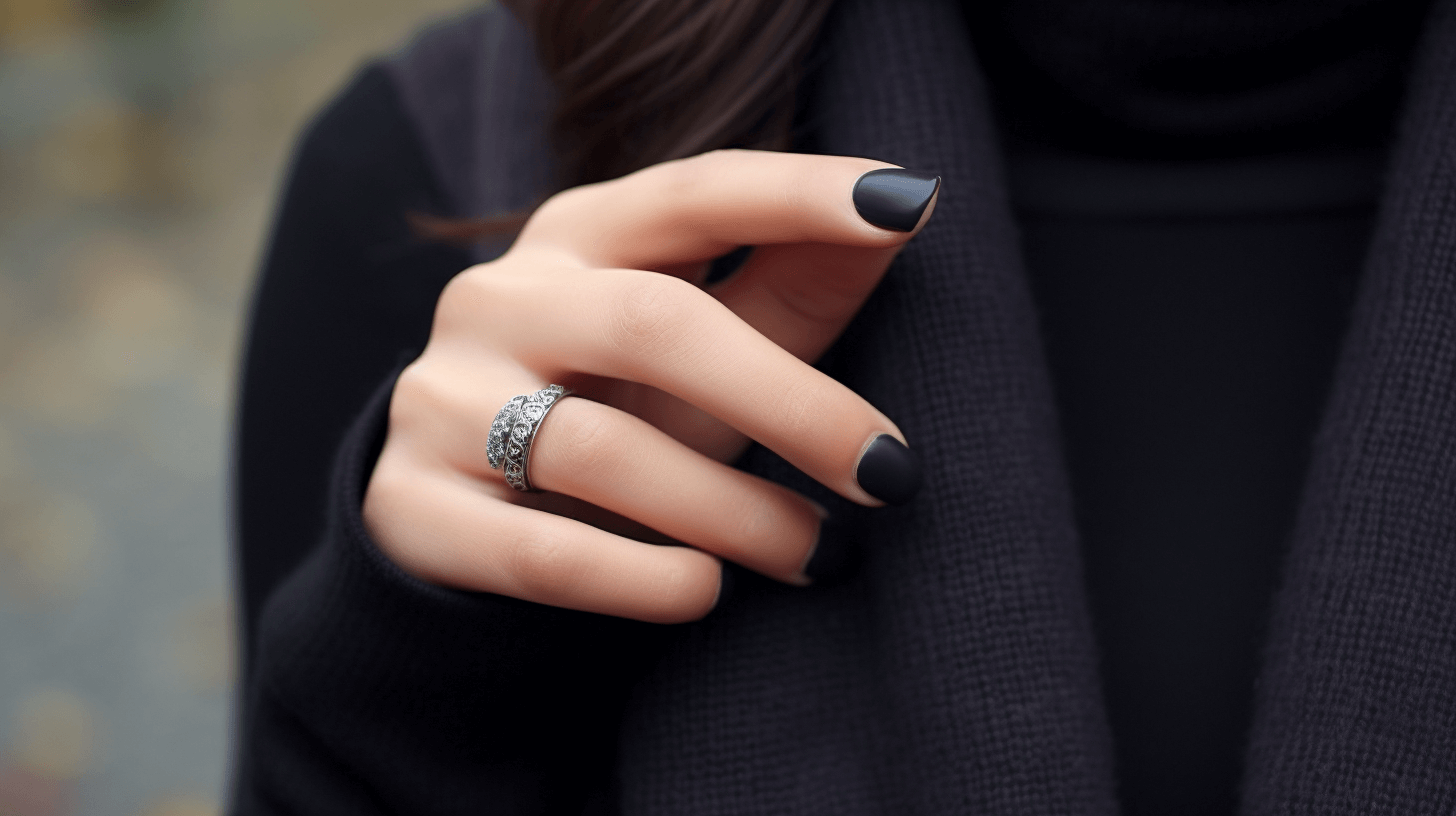 Черный маникюр 2024: секреты стиля на коротких ногтях
