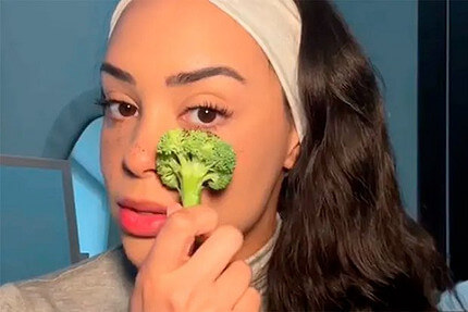 Молодь знайшла несподіване застосування брокколі для макіяжу