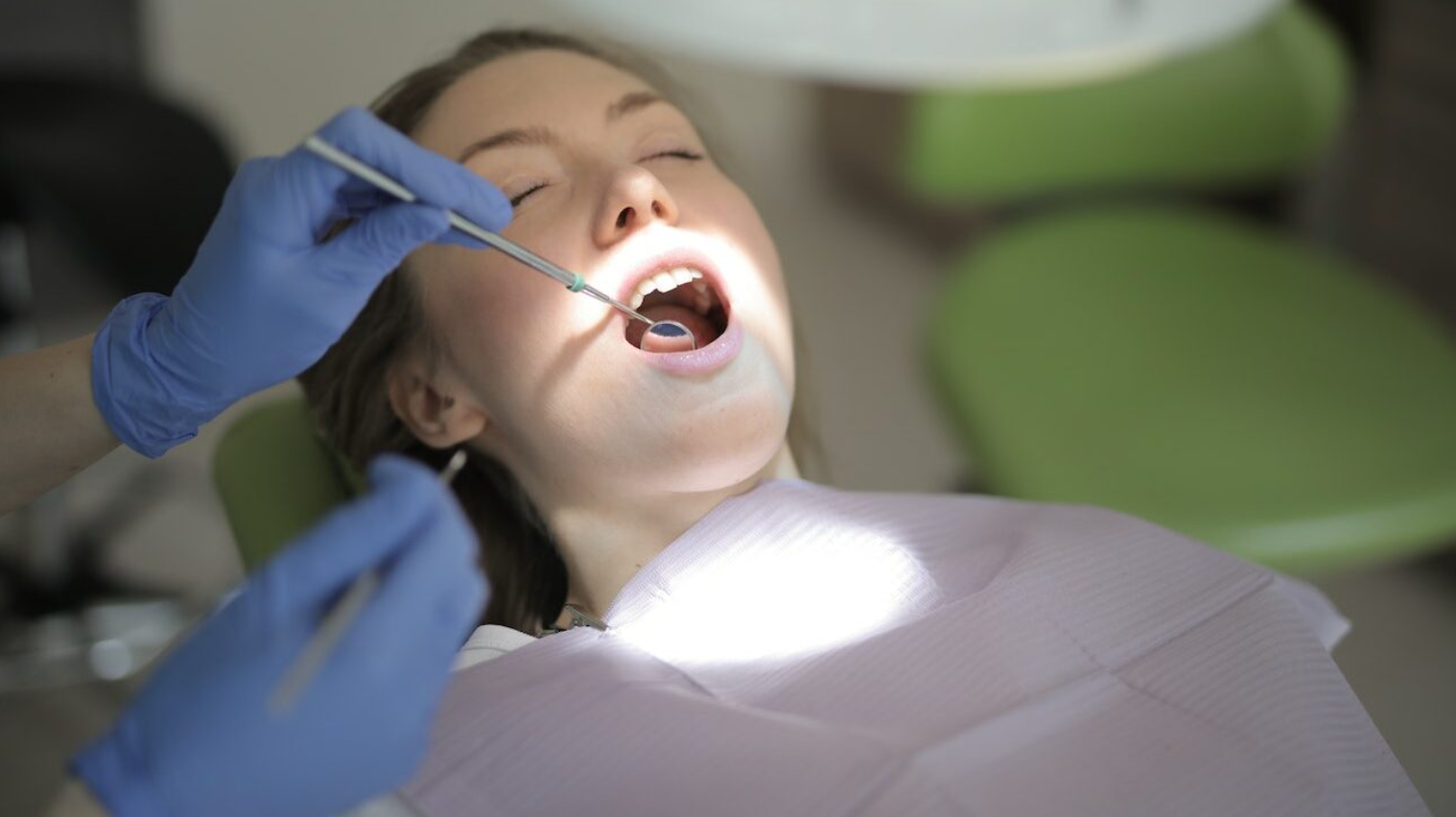 Що робити, якщо зламався зуб: перша допомога та подальші дії